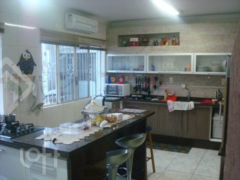 Image 11 - 232748